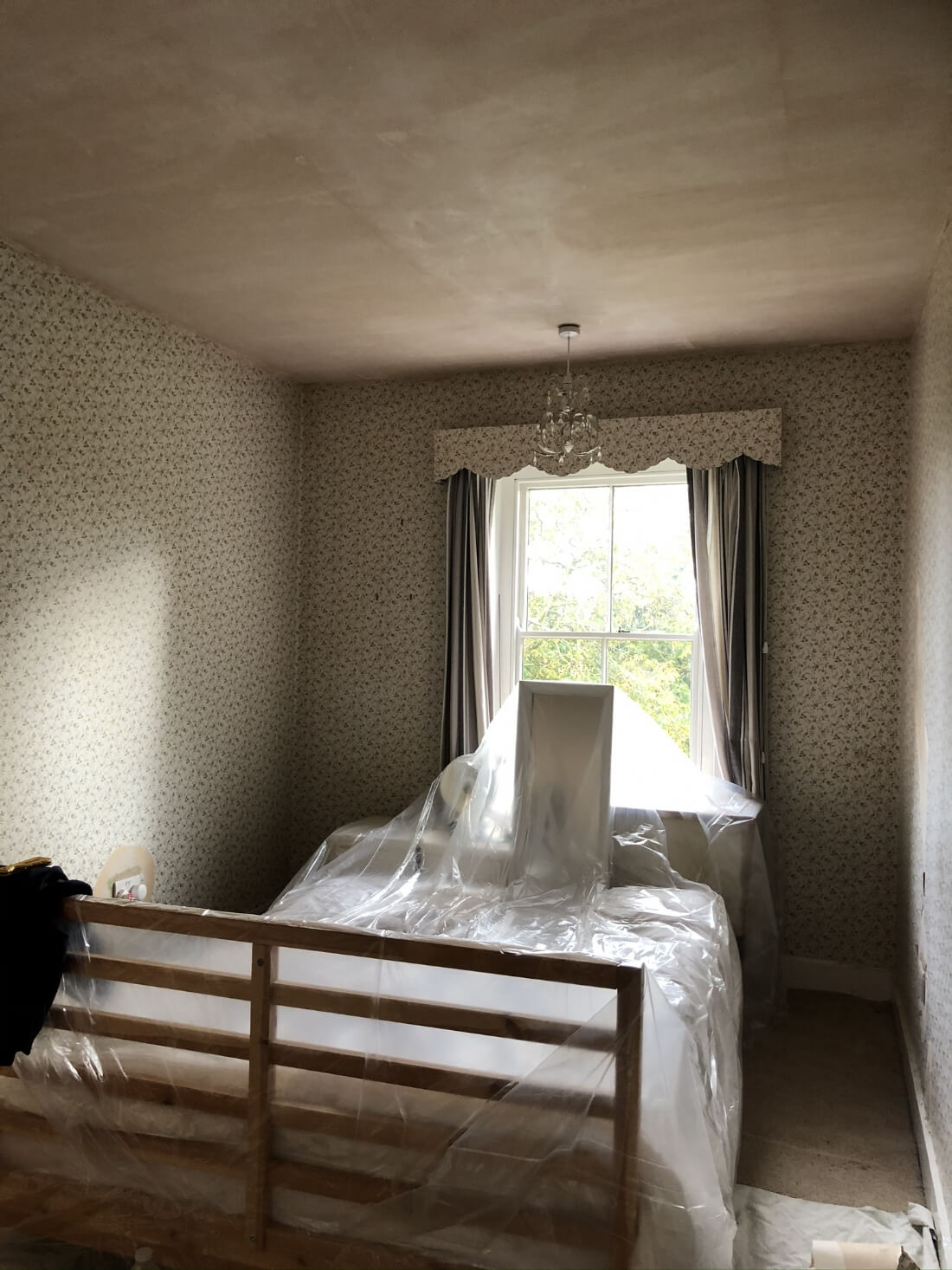 Wallpaper striping/Skimming/Bedroom Redecoration Cambridge